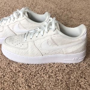 White textured Air Force’s